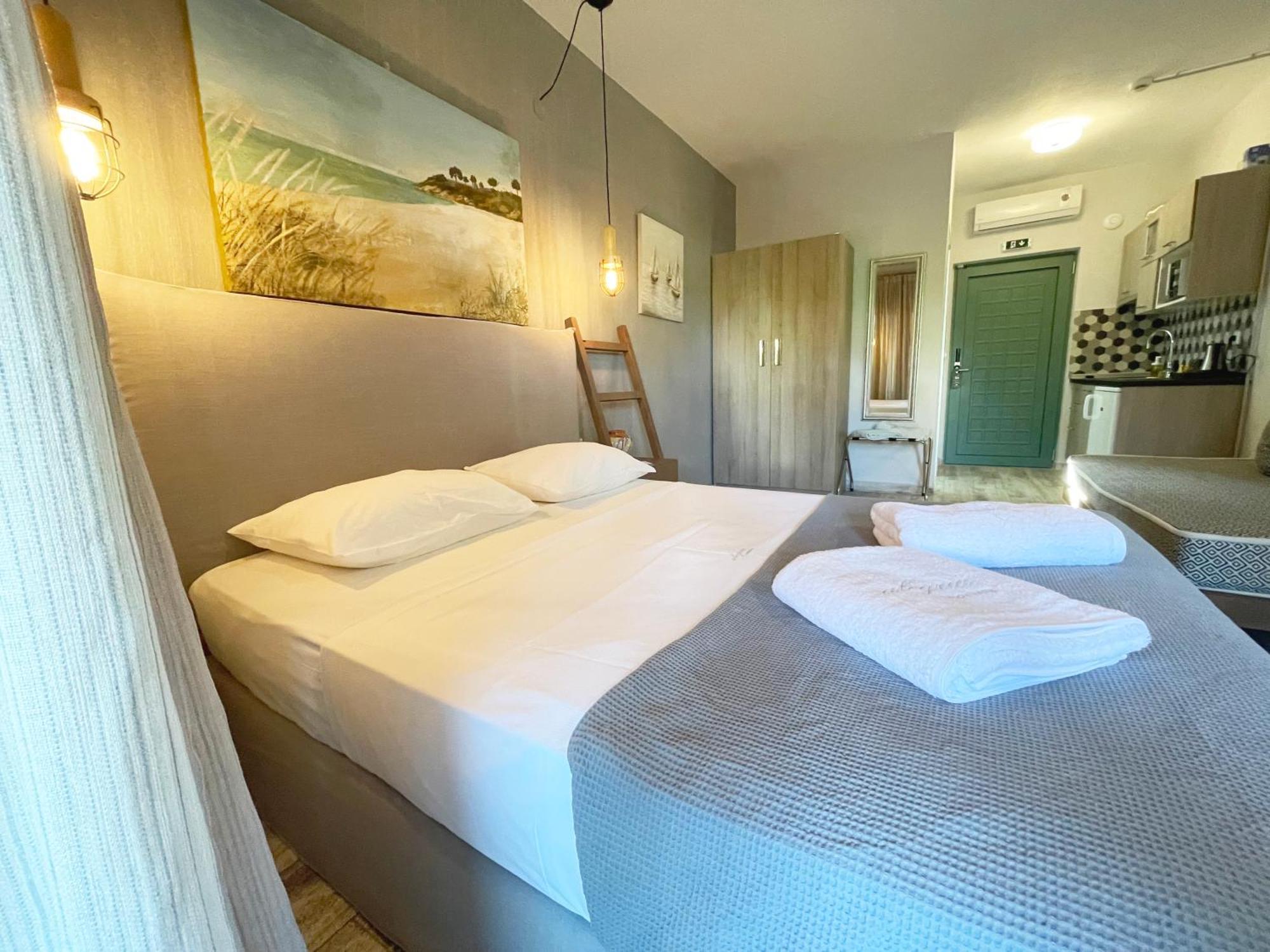 Alegria Suites Nikiti  Ngoại thất bức ảnh